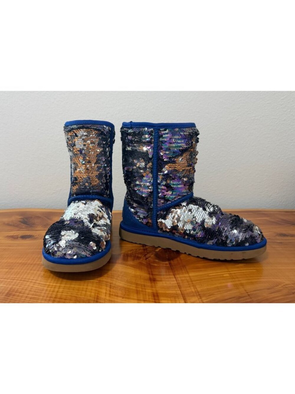 UGG Classic Short Sparkles Sequin Blue Tone Winter Boots Women's Size 7
